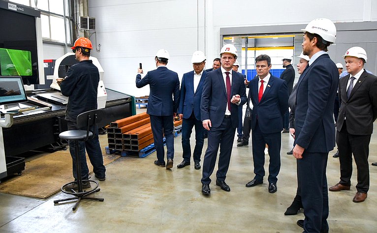 В рамках выездного совещания в Барнауле сенаторы посетили технопарк «Компонент»