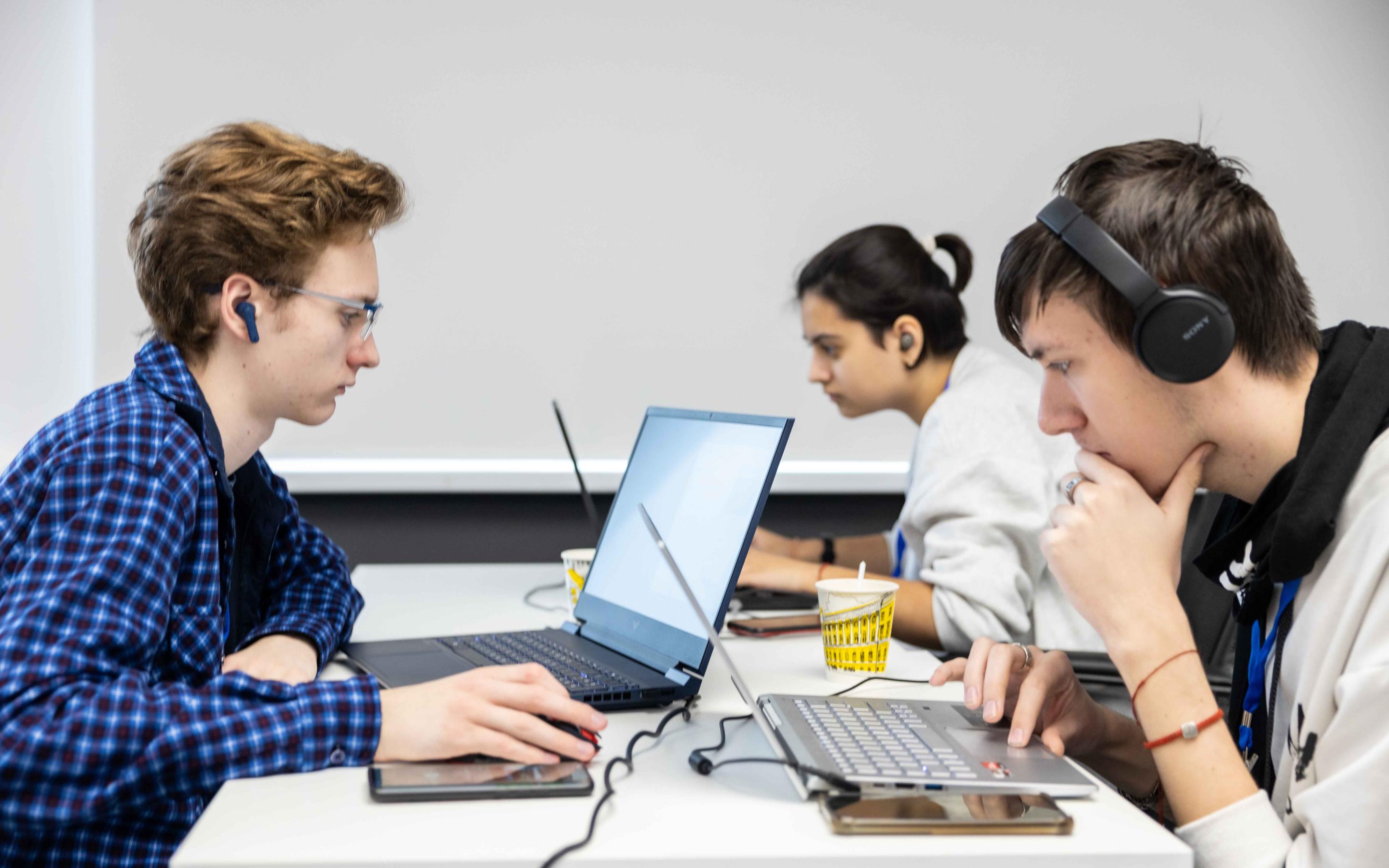 современные it технологии. современные эксперты. современные эксперты. финансовый менеджер. маркетолог аналитик.