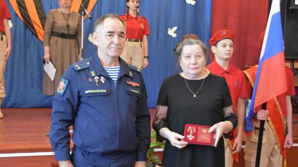 Герои саратовской области фото сво Ferapontov Sergei gave to mother of the resident of Ryazan who has lost on SVO t