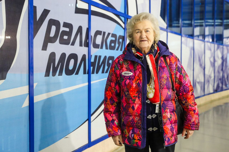 В ледовом дворце «Уральская молния» Лидия Скобликова посетила соревнования по шорт-треку