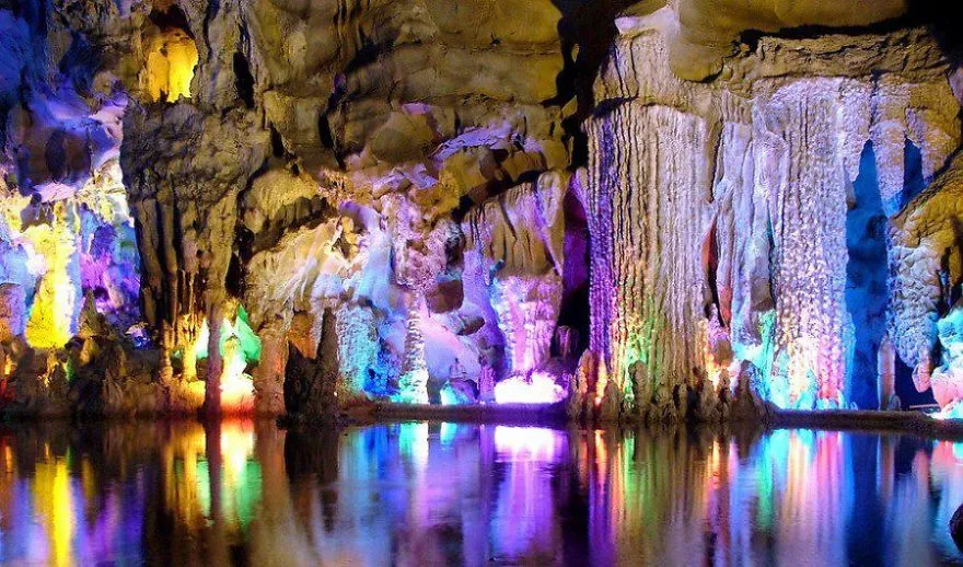 15. Пещера тростниковой флейты в Гуанси, Китай