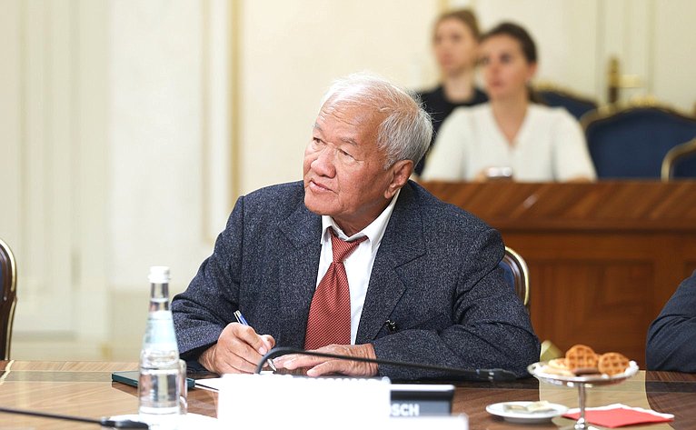 Встреча Николая Журавлева с членом Политбюро Народно-революционной партии Лаоса, Председателем Центрального комитета Лаосского фронта национального развития