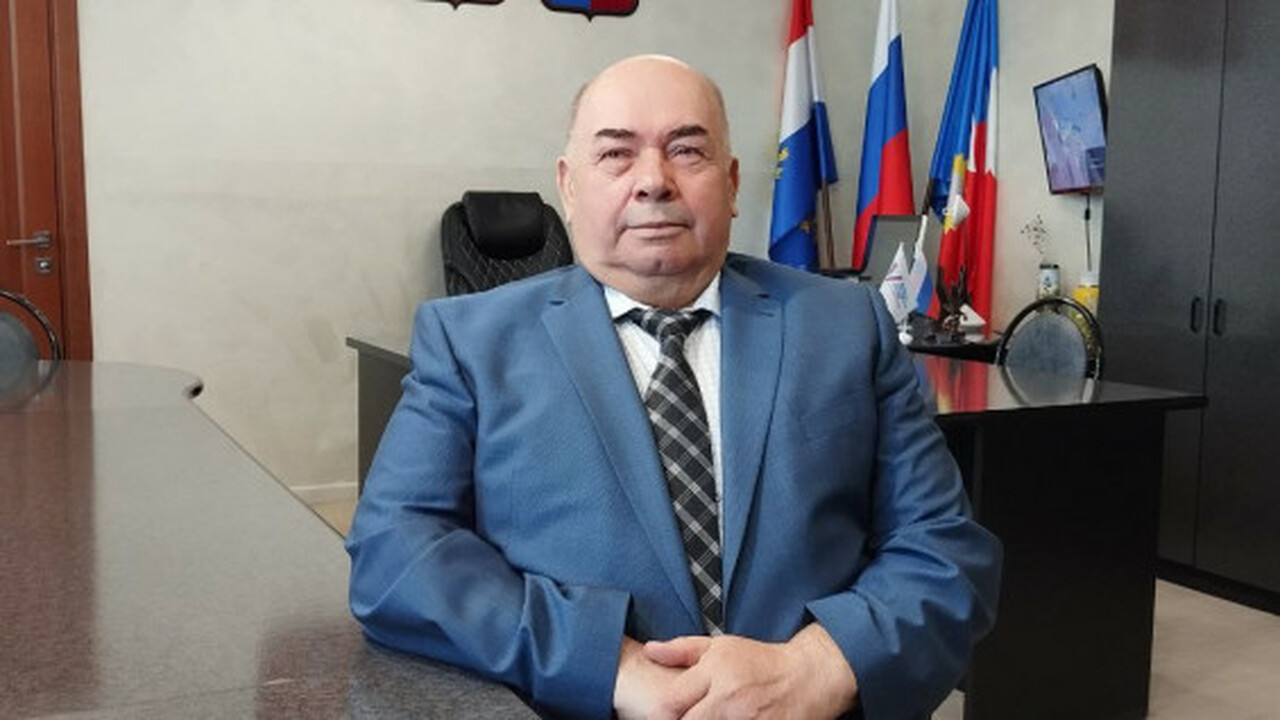 Он был уволен ввиду возникшего конфликта интересов