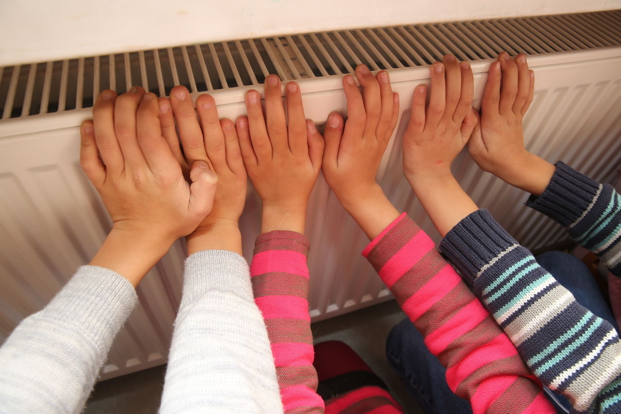 Начальная школа здание. Школа в украине. Домик школа. Школы. Дети в очках в школе.