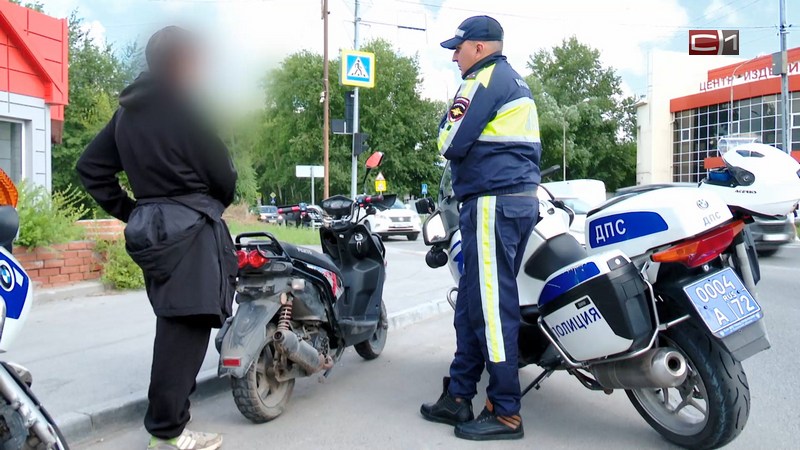 В Сургуте наказали родителя подростка, гонявшего на мопеде по территории школы