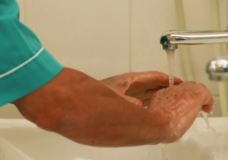 Юрий Тен готовится к операции