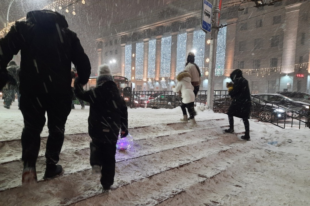 Отменены ли сегодня. При какой температуре отменяют занятия в школе. Отмена занятий в школах. Отменены ли сегодня. Актировка тюмень.