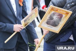 Школьник отправил фотографию порноактера, которую впоследствии выставили на панно с ветеранами