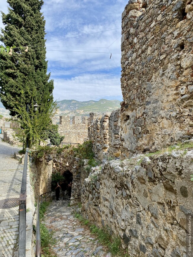 Аланья в ноябре. Пещера Дамлаташ. Красная башня. Судоверфь Терсане.