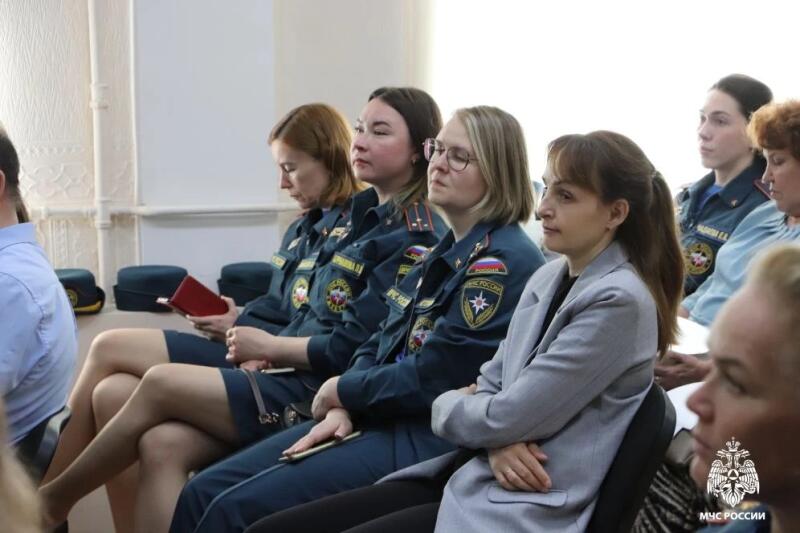 Сила в единстве: сотрудники МЧС России обсудили ключевые факторы Победы в Великой Отечественной войне и межконфессиональное согласие