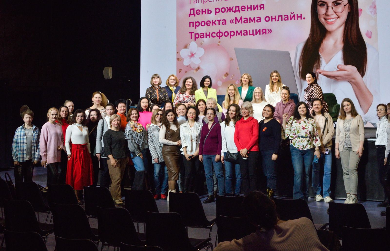 Новые курсы в москве. Фотосессия выпускников. Выпускной педагоги. Выпускные в европейских университетах. Вручение дипломов выпускникам университета.