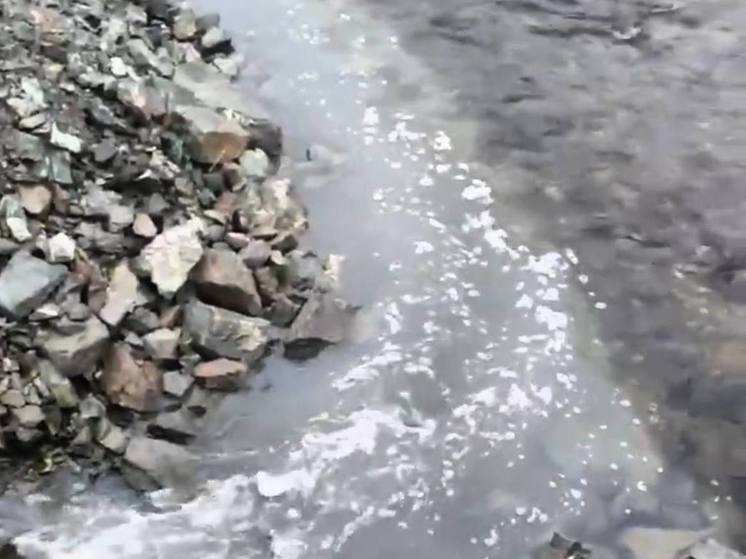 В Ново-Александровске заметили спуск нечистот в реку