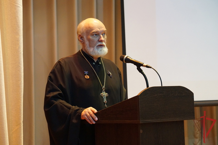 Руководитель Миссионерского отдела Новосибирской епархии Александр Новопашин встретился с хабаровскими росгвардейцами