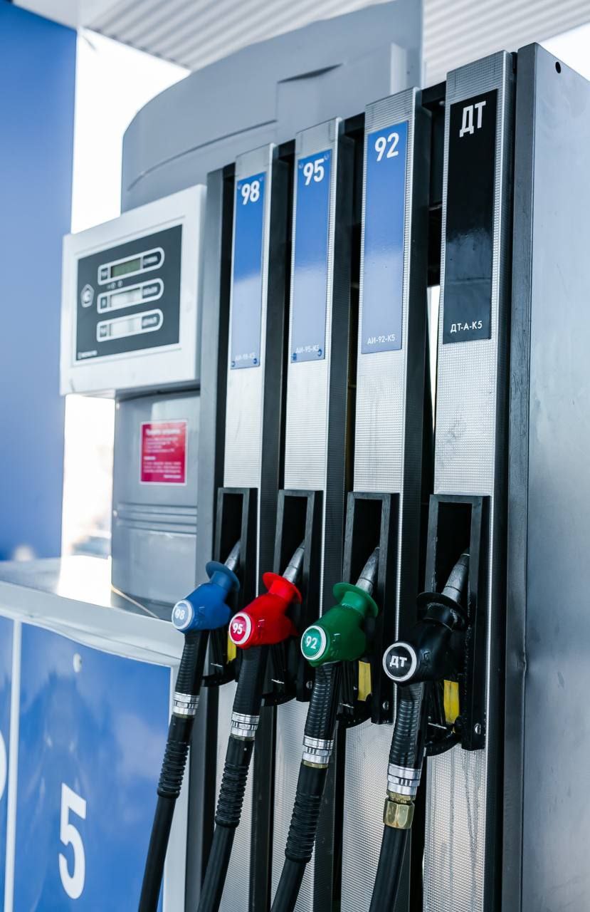 В районах Якутии ограничили отпуск бензина до 10 литров на один автомобиль