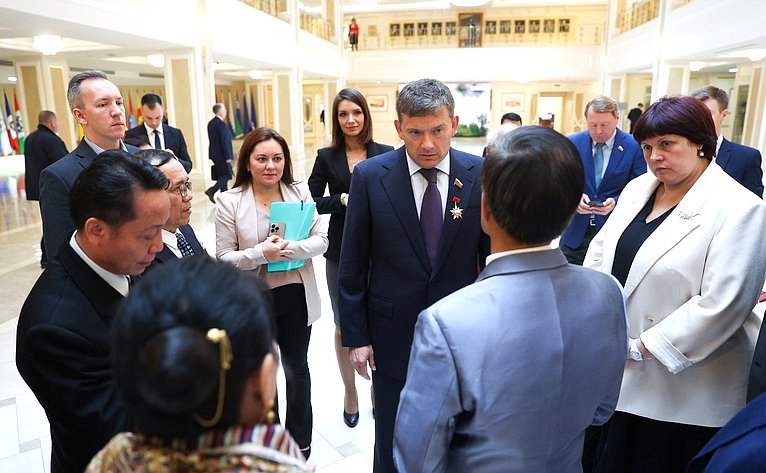 Встреча Николая Журавлева с членом Политбюро Народно-революционной партии Лаоса, Председателем Центрального комитета Лаосского фронта национального развития