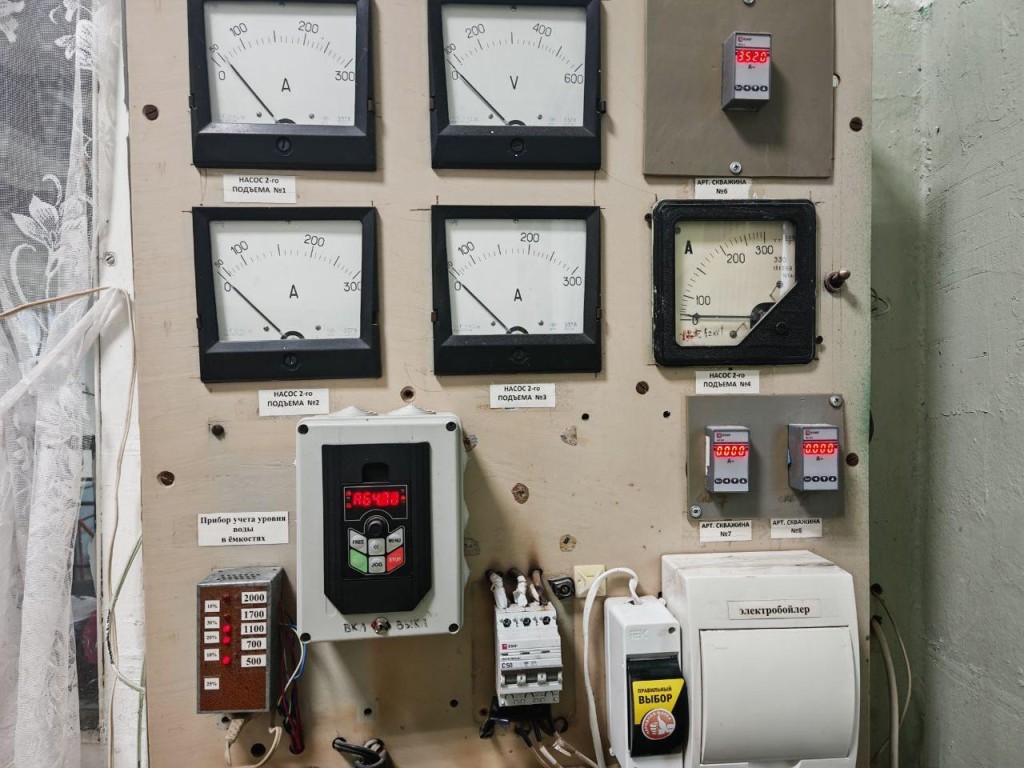 Апгрейд в Краснозаводске: что установили электрики на водозаборном узле за полтора часа