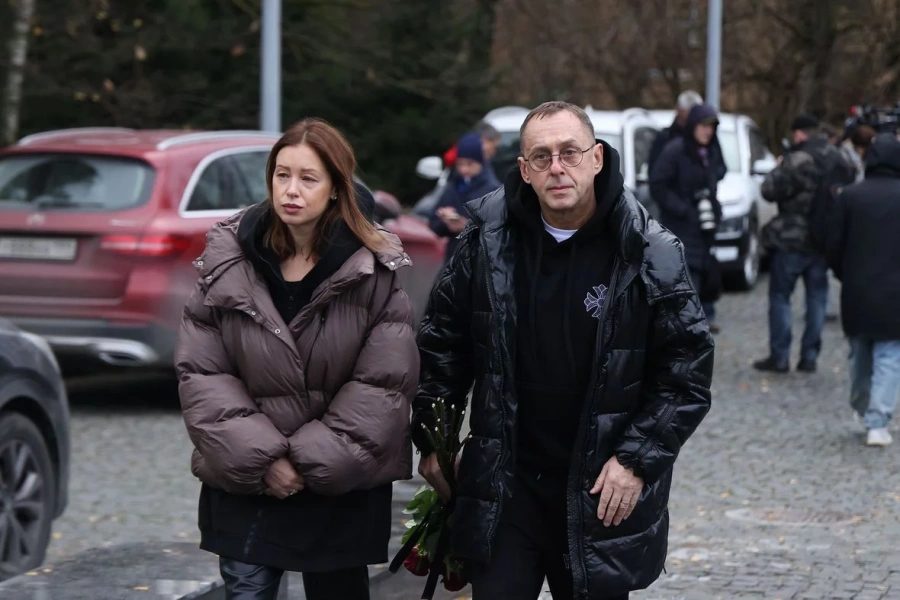 Сергей Бурунов, Гарик Харламов и Ирина Темичева простились с Романом Поповым