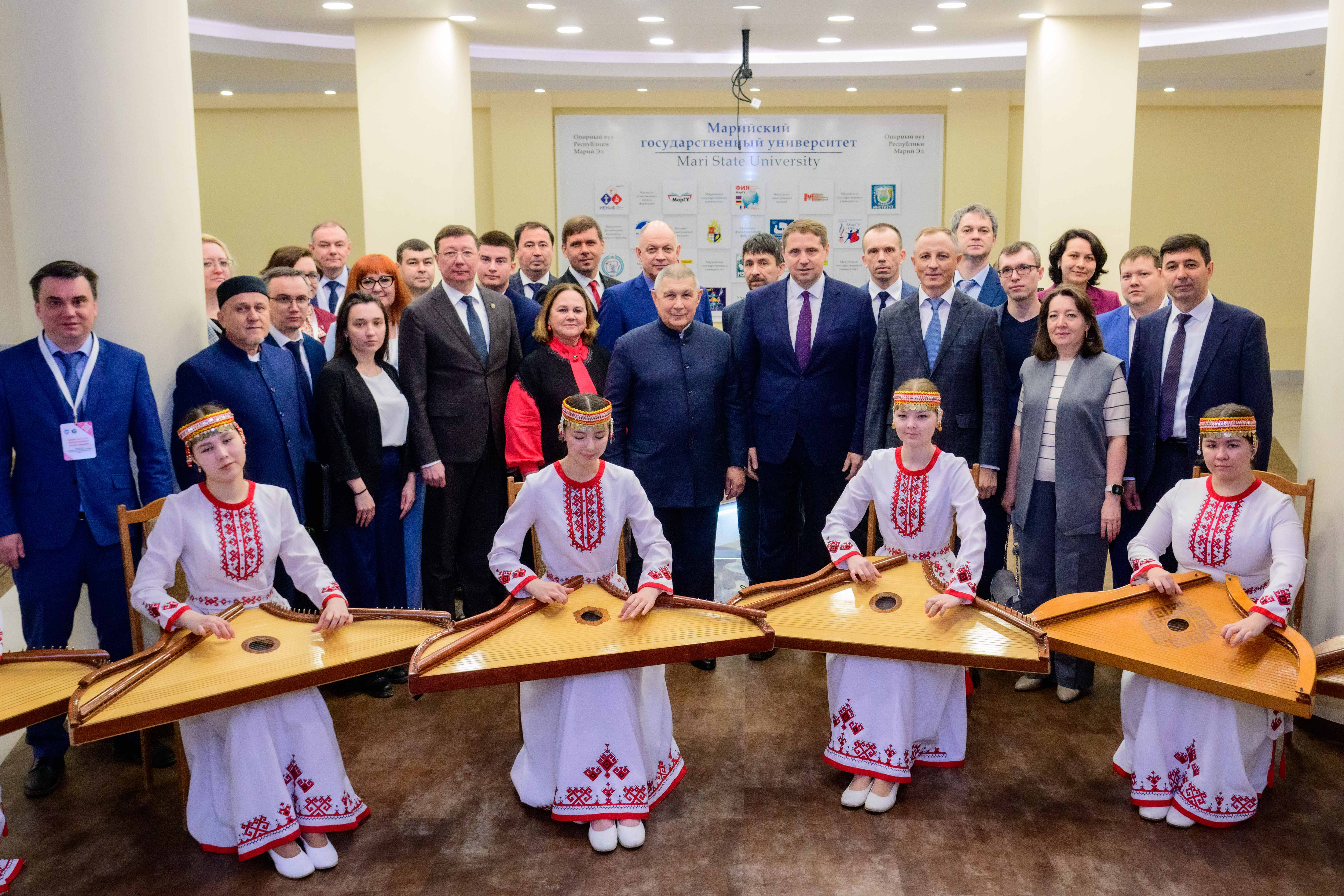Президент Академии наук Республики Татарстан Рифкат Минниханов ...