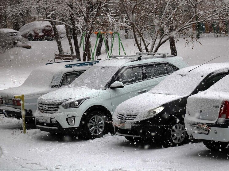 Омичам напомнили, когда начнут штрафовать за езду на летней резине