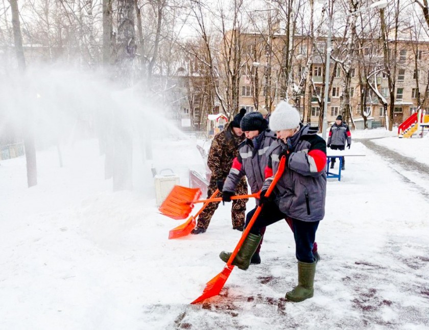 На территории городского округа Красногорск продолжается масштабная уборка снега