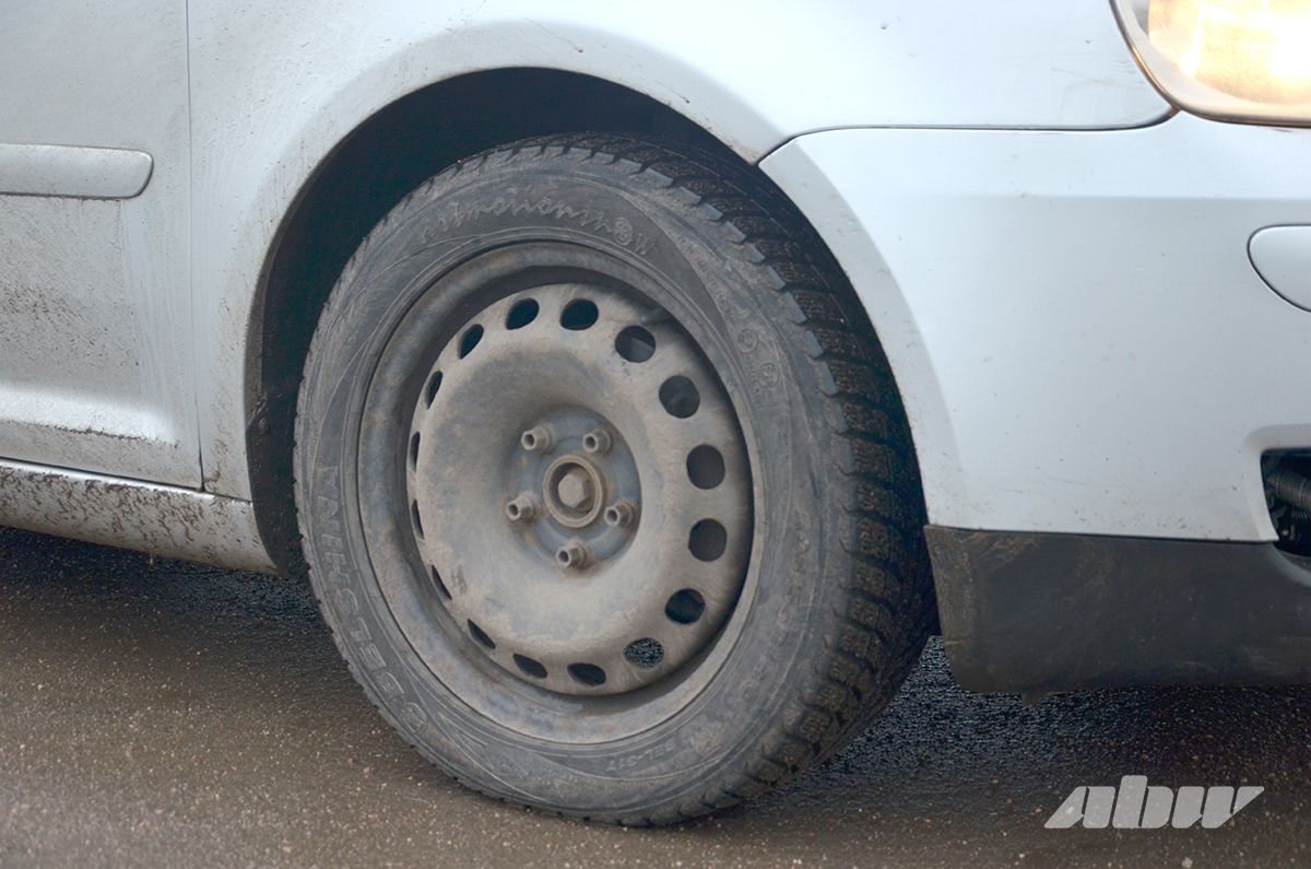 «За сегодня остановили двоих на «лете» – оба повторно»: съездили в рейд по шинам с ГАИ