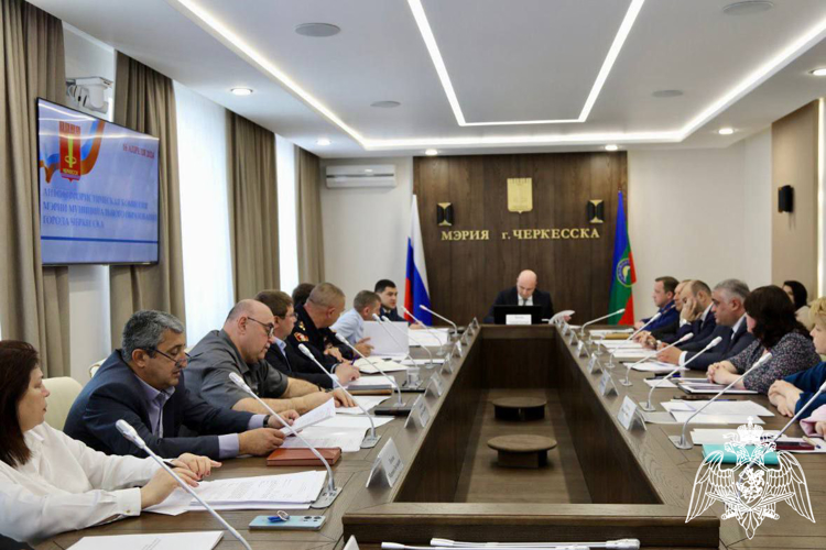 Офицер Росгвардии поучаствовал в заседании антитеррористической комиссии города Черкесска