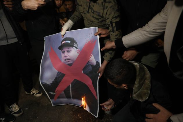 Мусульмане сжигают портрет Расмуса Палудана