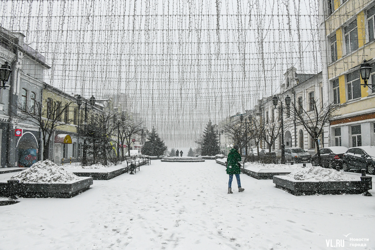 9 часов снег. Владивосток снегопад 2022. Снежное утро. Снежного декабрьского утра. Снежный циклон.