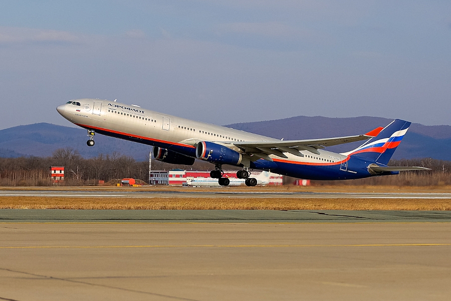 Карта пути из владивостока в тайланд. Владивосток тайланд на карте. Хабаровск тайланд маршрут на самолете. Перелет чартером пхукет. Самолет владивосток пхукет.