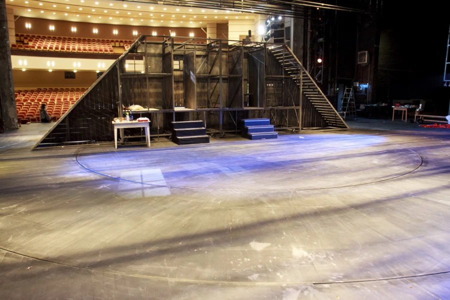 В алтайском театре драмы показали отреставрированную сцену