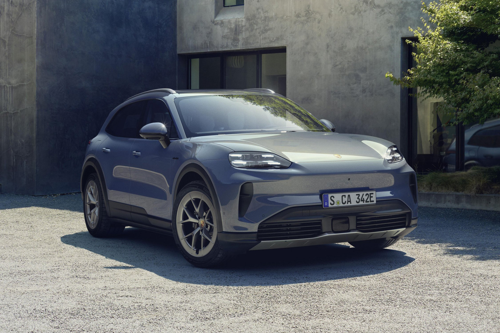 Пополнение в семействе: Porsche Cayenne S Electric расположился между базовой версией и Turbo