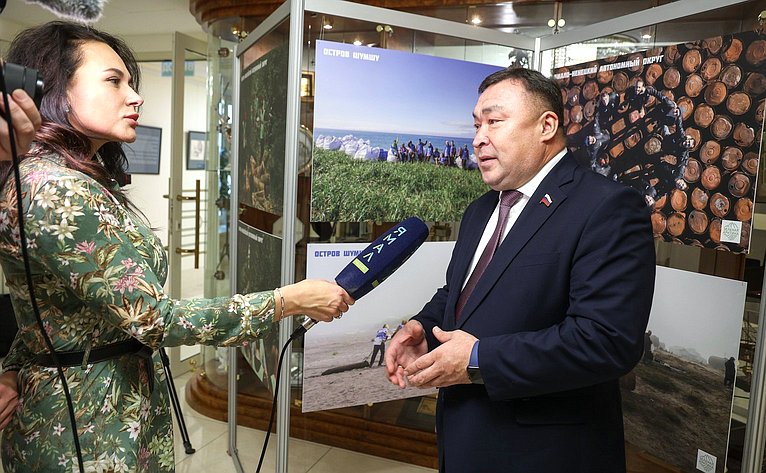 Открытие выставки (15:00, холл 7-го этажа), посвященной проекту по очистке арктических территорий «Чистая Арктика»