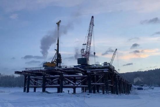 На мосту через реку Витим в Бодайбинском районе начали возводить русловые опоры