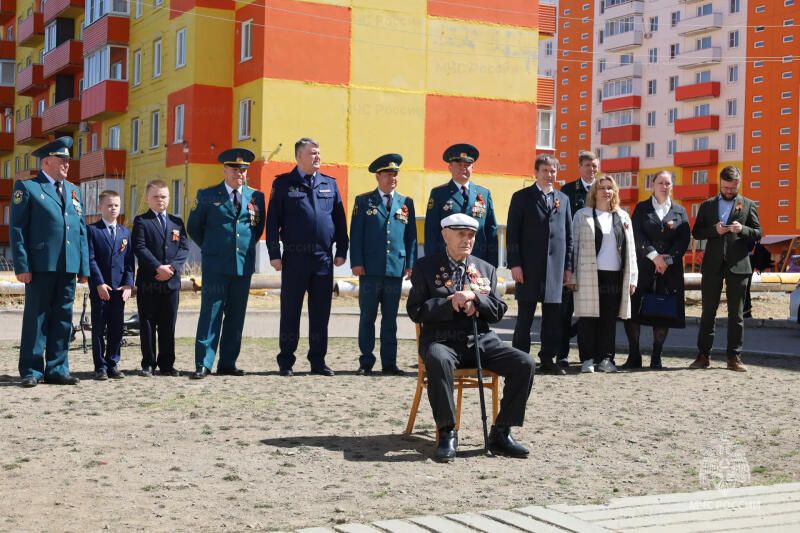 Сотрудники МЧС Забайкалья поздравили с Днём Победы столетнего ветерана Великой Отечественной войны