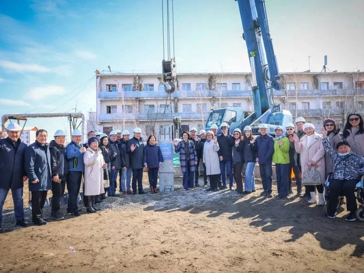 В преддверии Дня республики в Якутске установили первую сваю жилого корпуса на 200 мест Республиканского дома-интерната престарелых и инвалидо