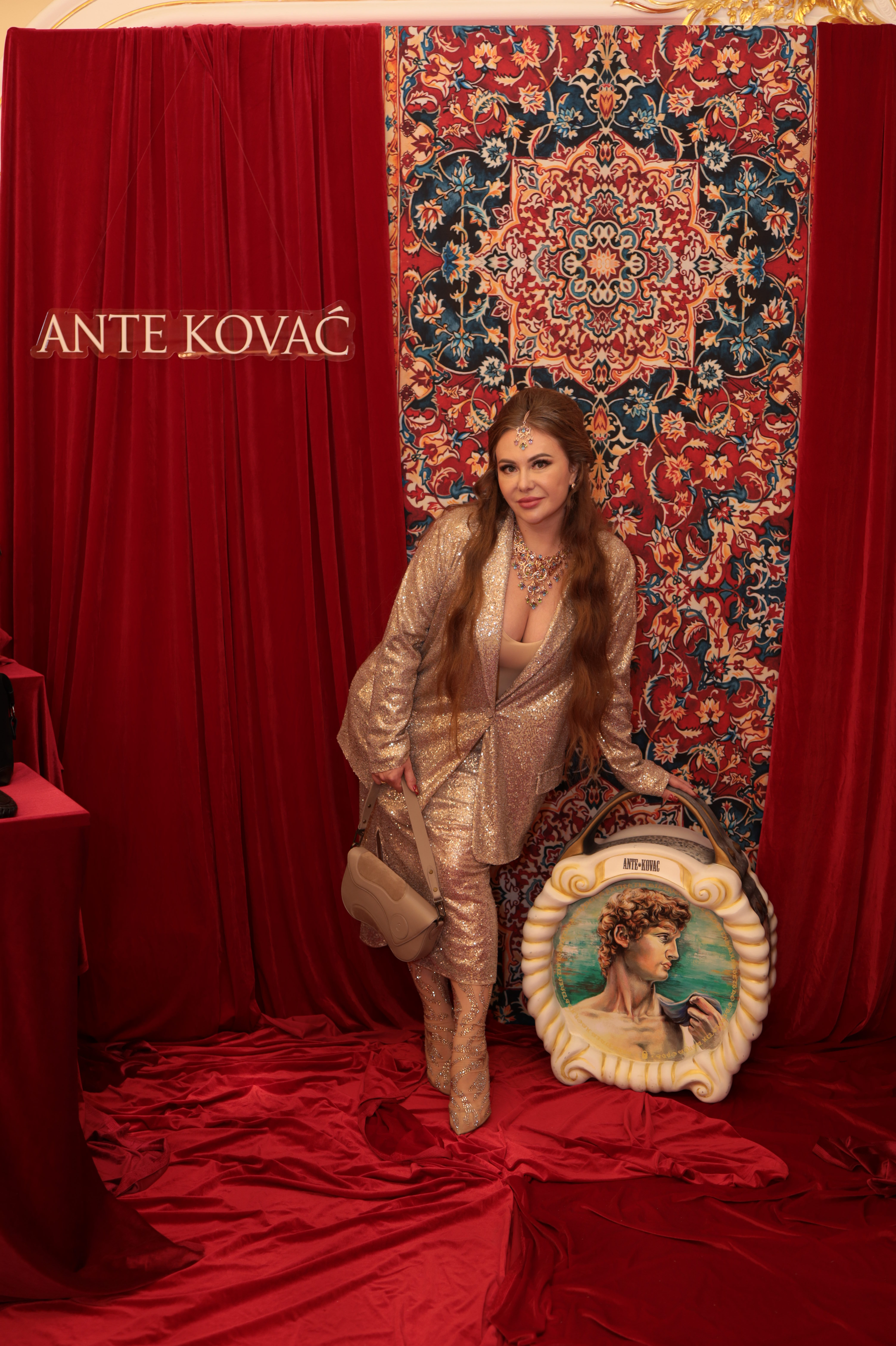 Корнер бренда ANTE KOVAC. Наталия Палинова. Фото: ООО ФЭШНТВ, Safisa, Москва, 15.07.2025 г.