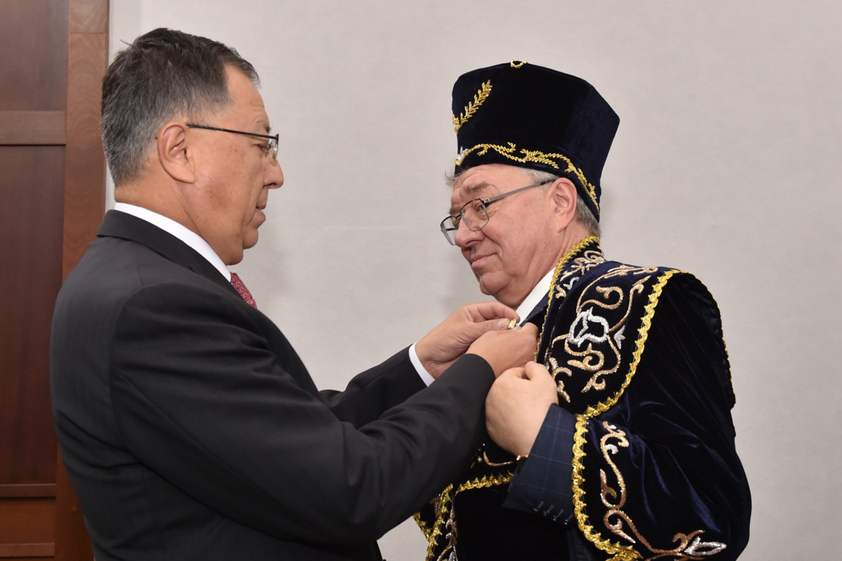 Торжественная церемония вручения Андрею Рудскому звания Почётного профессора КазНУ 
