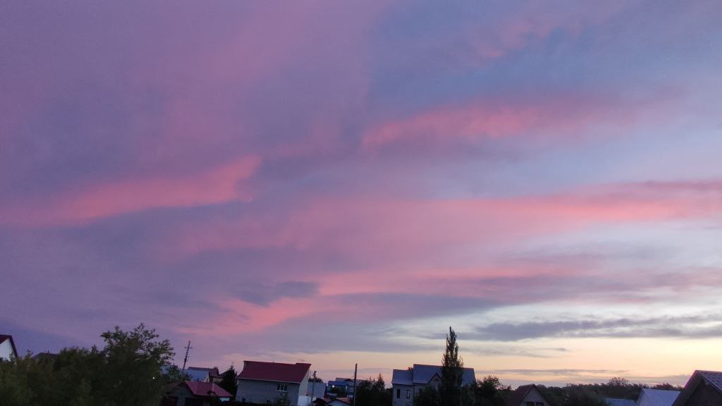 Песни розовый закат далеко зашел. Розовый закат. Красный закат. Закат над городом. Фиолетовый закат в городе.