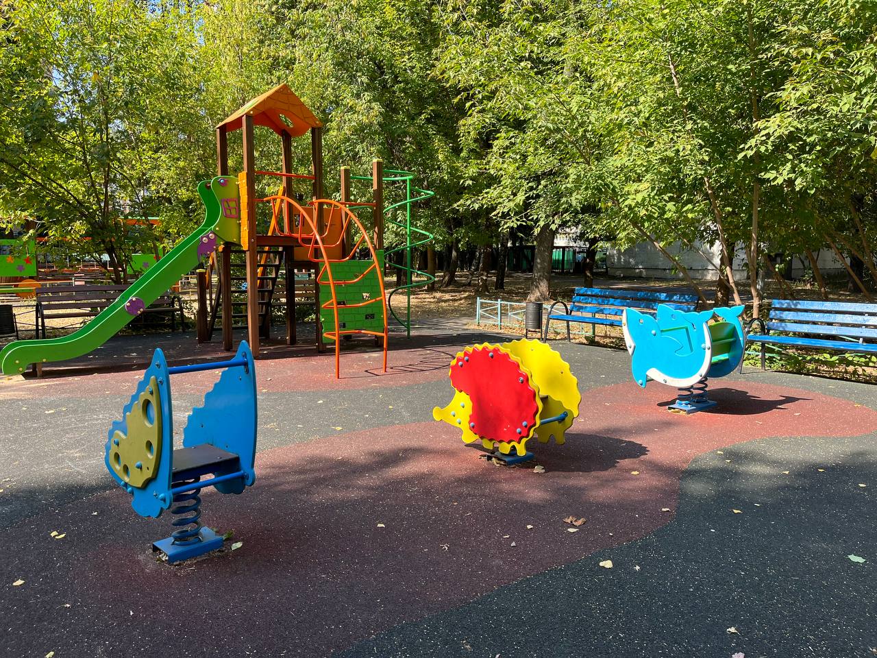 детские площадки бирюлево западное. детские площадки в дегунино. западное дегунино благоустройство. благоустройство района чертаново южное. благоустройство двора.