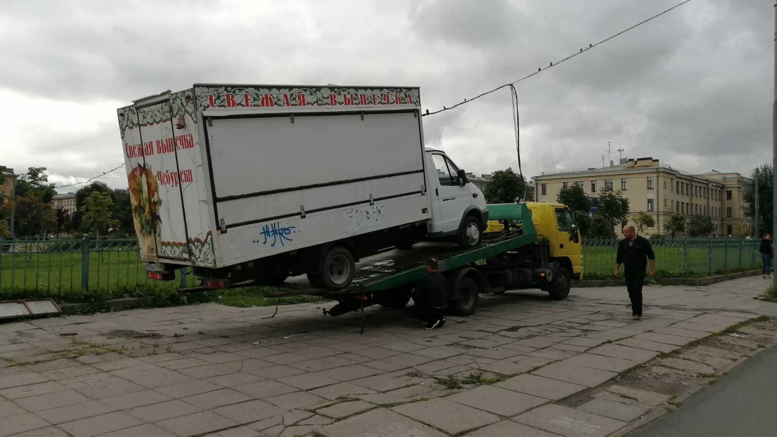 Петербург зачистили от нелегальных торгашей