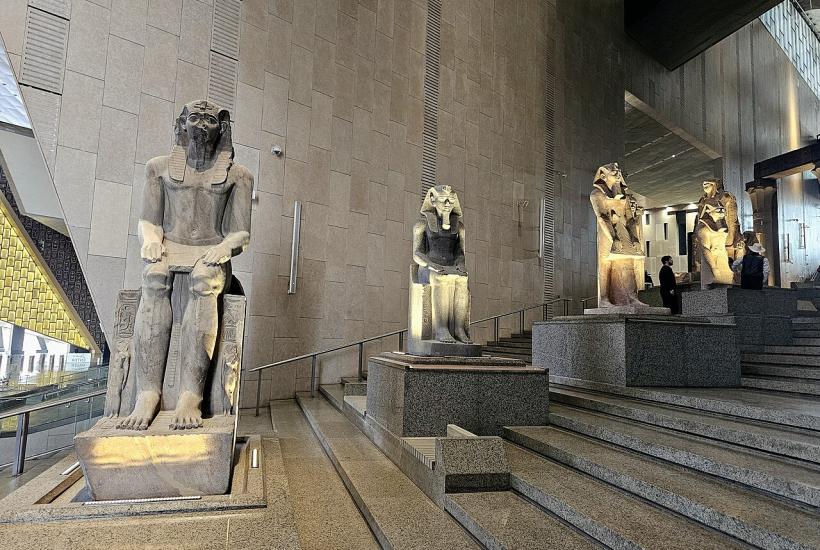 Парадная лестница в Гранд Музее в Гизе