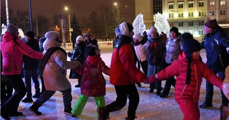 Празднование нового года парк Горького. Новогодняя анимационная программа. Парк Космонавтов Ижевск каток. Г. Ижевск Центральная площадь каток.