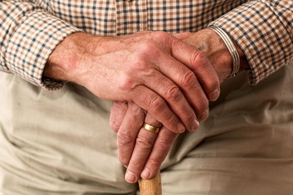 Пенсию пожилых людей в Бурятии забирали за долги
