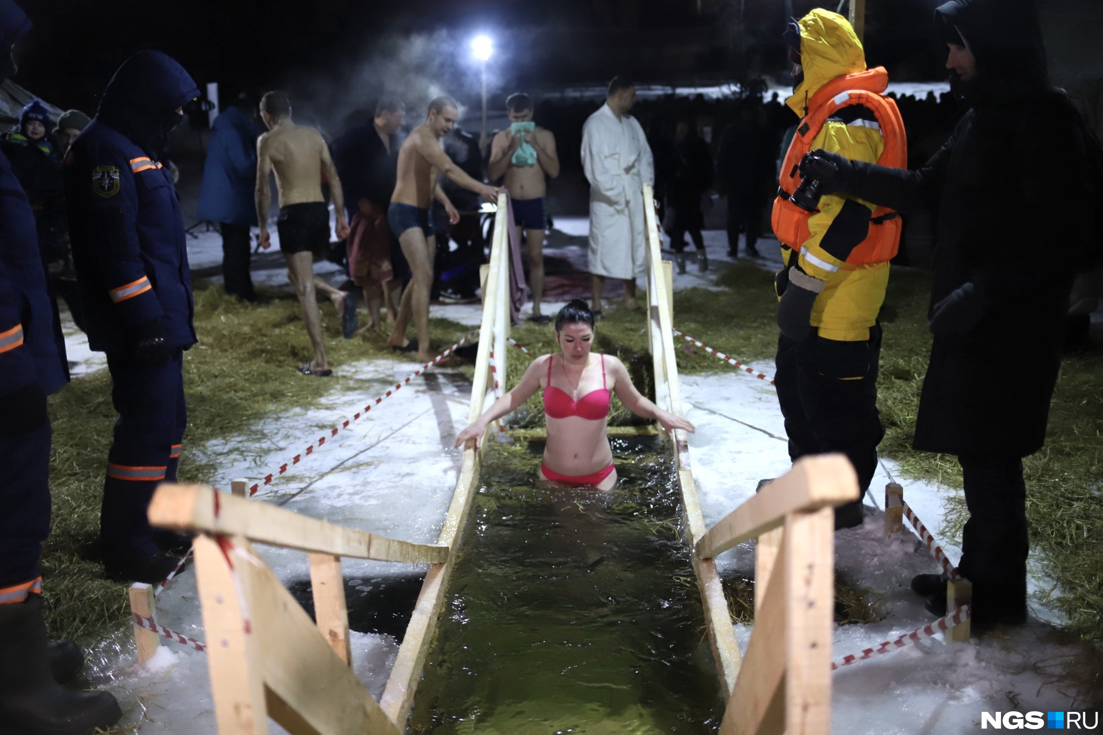 крещенская купель. крещение в новосибирске.