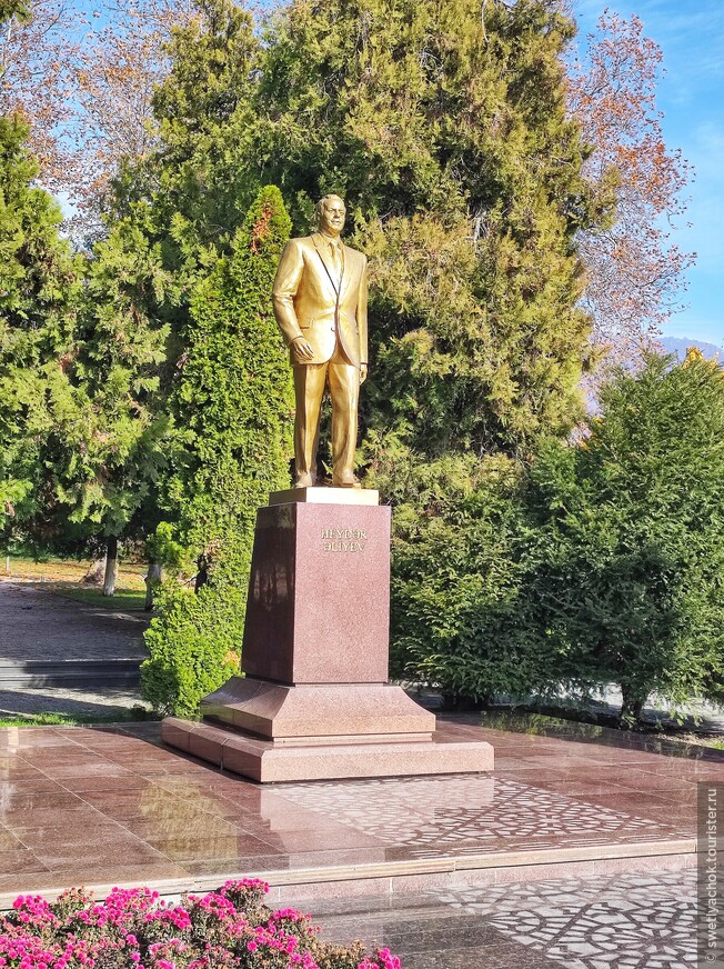 Азербайджанский городок Габала - озеро Нохур, рынок, горы вокруг и добрые бакинцы