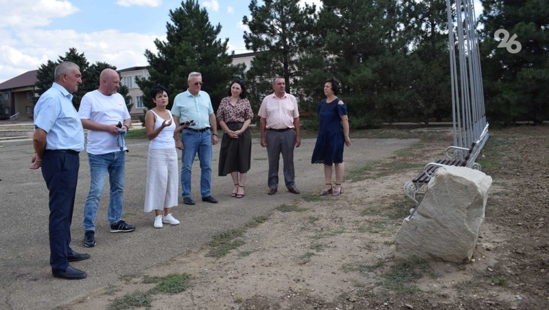 В Арзгирском округе установят бюст почётного гражданина — Сергея Манякина 