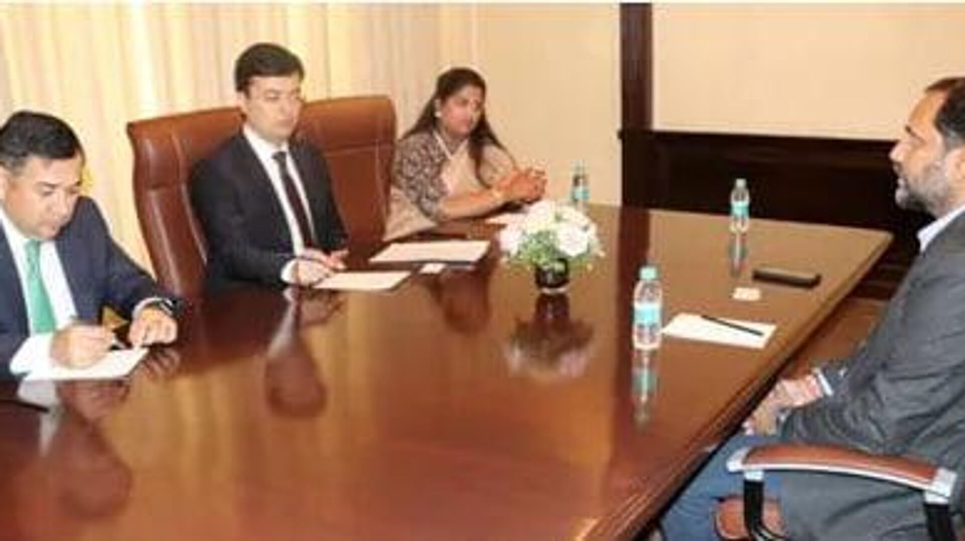 Узбекские дипломаты обсудили перспективы двустороннего сотрудничества с компаниями индийского штата Телангана - Sputnik Узбекистан, 1920, 07.04.2024