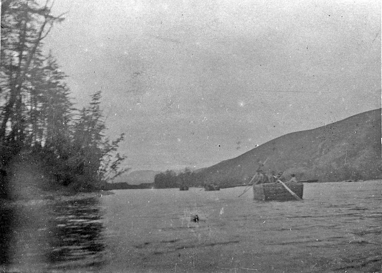 Кунгасы на реке. 30-е годы