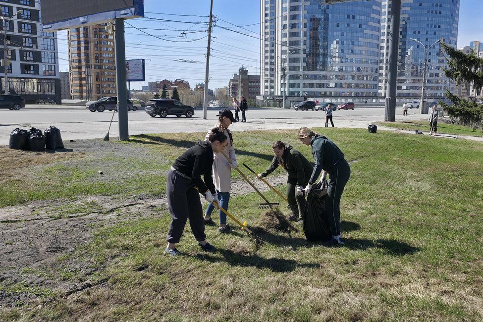 Сделать городе чище к 9 Мая, общая задача, считают депутаты.