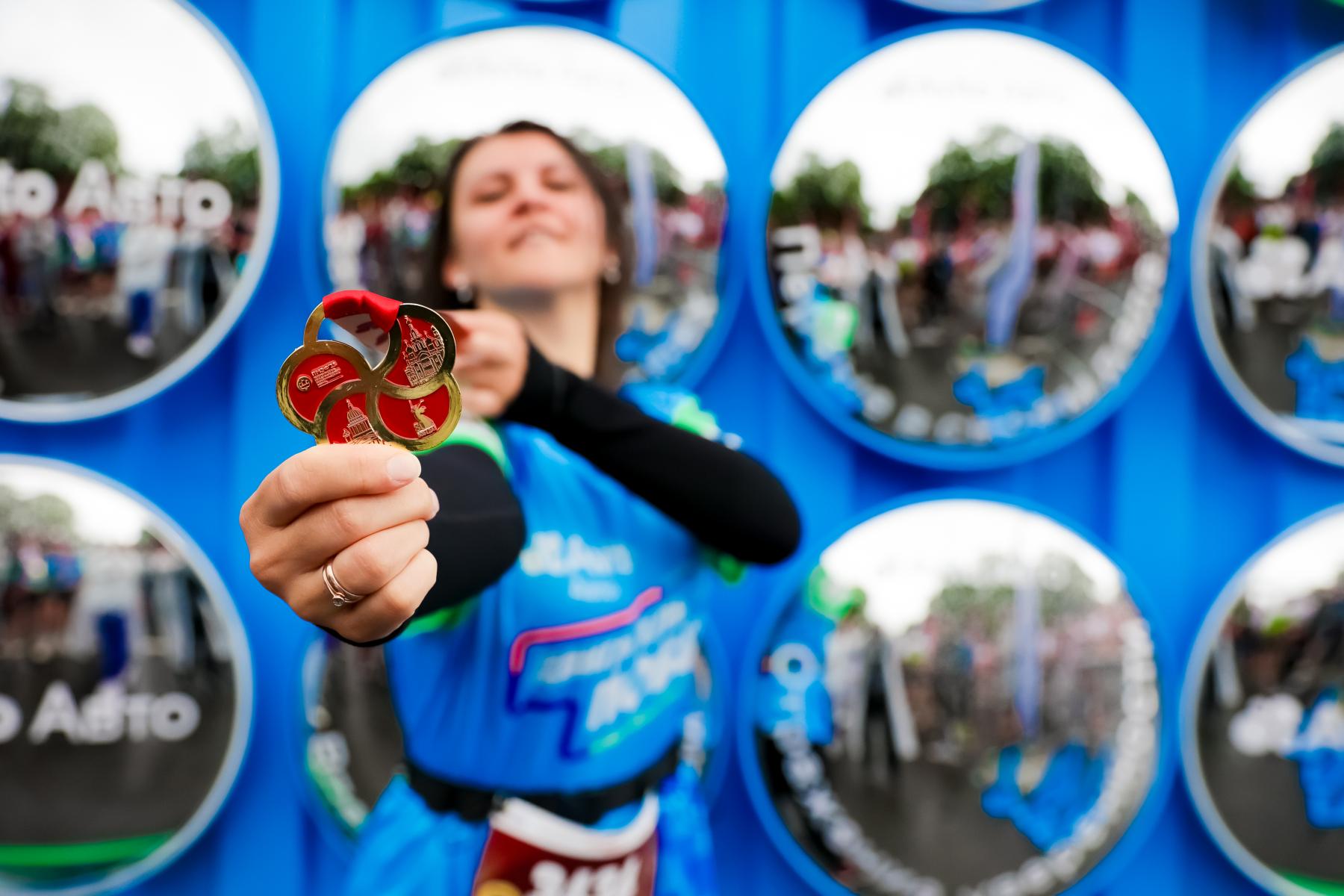 Фото ПМЭФ-2025: более 2000 спортсменов приняли участие в благотворительном забеге «Борись и побеждай» 2